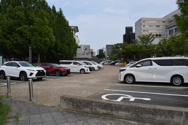 打出の森駐車場