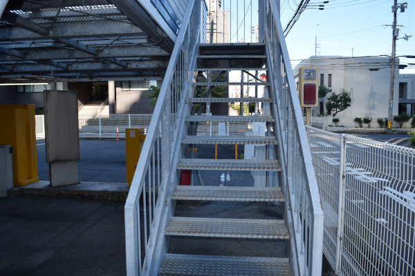 滋賀県立武道館駐車場の階段