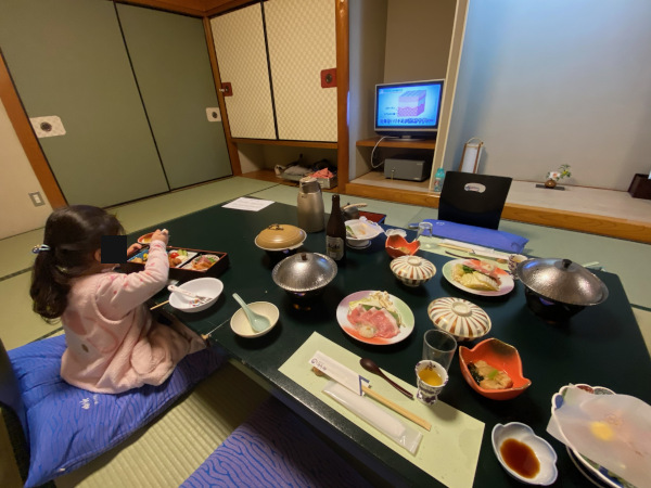 みち潮の夕食。部屋食可能です