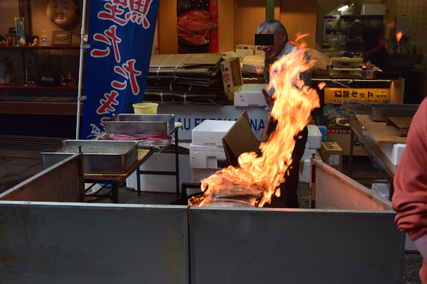 帯屋町のカツオのたたき実演