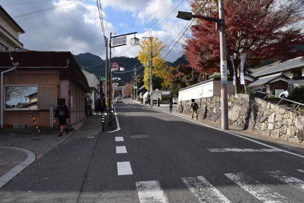 京阪坂本比叡山口駅前の坂道