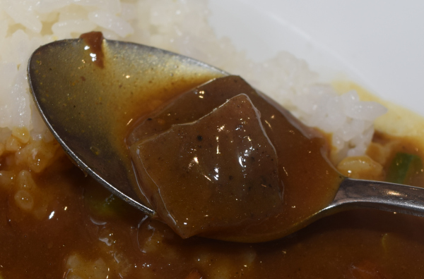 牛すじ煮込みカレーのコンニャク